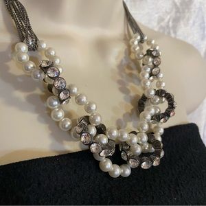 Pearl, rhinestone and gunmetal detailing necklace, GUC, great style!